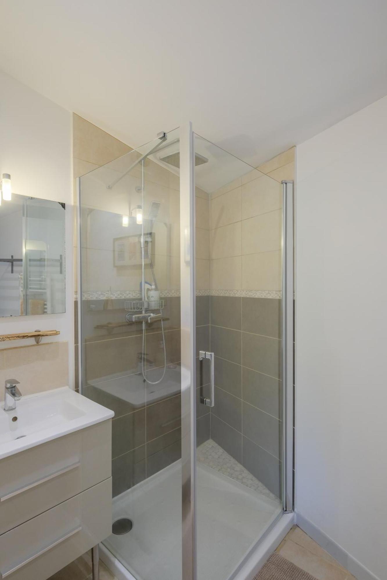 Les Suites d'Aliénor, Suite Mezzanine Pessac Exterior foto